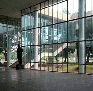 Faculdade de Arquitetura e Urbanismo da Universidade Federal do Rio de Janeiro – FAU-UFRJ, Rio de Janeiro. Arquiteto Jorge Machado Moreira <br />Foto AG 