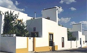 Fig.7 – Habitational Unit : Note the doorways and windows, patio vegetation, and details of the tiles<br />Foto JAZ, 1997 
