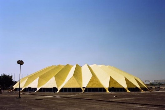 Palácio de Exposições do Parque Anhembi, pavilhão de exposições, arquitetos Jorge Wilheim, Miguel Juliano e Massimo Fiocchi, São Paulo, 1963-1972<br />Foto Nelson Kon 