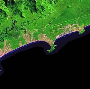 Urbanização no litoral de São Paulo, proximidade entre a Riviera de São Lourenço e a favela do Indaiá [Website Embrapa]