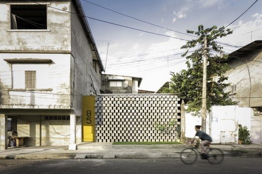 Casa Entre Bloques