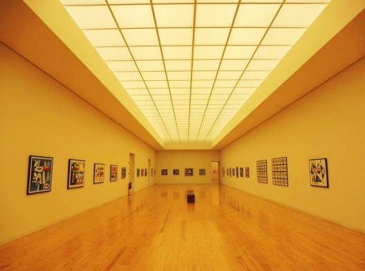 Museu de Arte Contemporânea Nadir Afonso, sala de exposição permanente, Chaves, Portugal, 2015. Arquiteto Álvaro Siza<br />Foto Adriano Tomitão Canas 