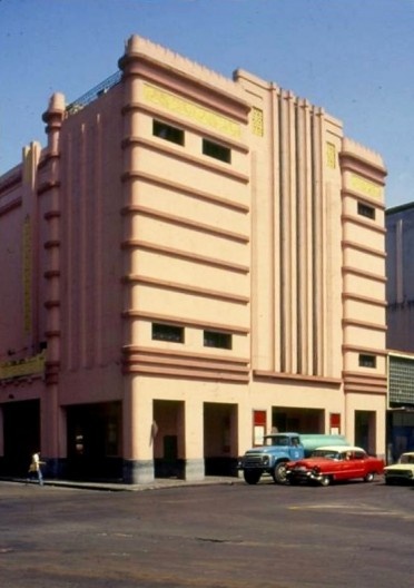 Cinema-Teatro Fausto. Passeio do Prado, 1938. Arq. Saturnino Parajón<br />Foto Roberto Segre 