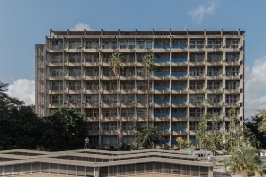 Faculdade de Arquitetura e Urbanismo (1954-1956). Carlos Raúl Villanueva [Flickr Creative Commons]