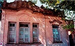 Casa de Ludovina Gomes: ecletismo em lote de esquina