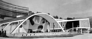 Figura 05 – Affonso Eduardo Reidy, Conjunto Residencial do Pedregulho, 1952. A articulação formal dos elementos amplia a complexidade do conjunto. Acervo Carmem Portinho [Affonso Eduardo Reidy. Coleção arquitetos brasileiros. SP, Instituto Bardi/Blau,2000,p.97]