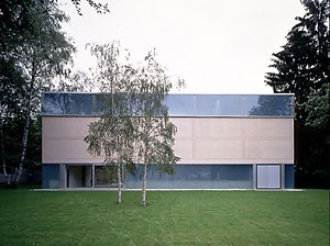 Galeria Goetz, 1897, Jacques Herzog & Pierre de Meuron. <www.sammlung-goetz.de> [2006]. The Goetz Collection