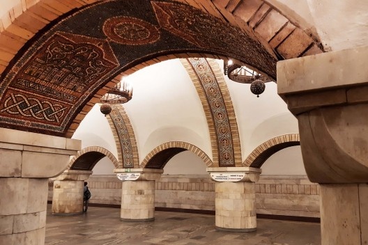Estação de metrô Zoloti Vorota, Kiev, Ucrânia<br />Foto AMY  [Wikimedia Commons]