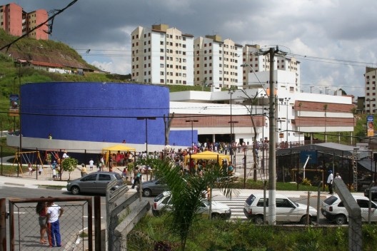 Escola do Jardim Santo André, Santo André, SP, 2003. Escritório Brasil Arquitetura<br />Foto Nelson Kon 