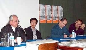 Mesa de abertura: homenagem "Centenário Lúcio Costa": Alberto Xavier, Hugo Segawa, Abílio Guerra e Guilherme Wisnik (6/10/02)<br />Foto Hugo Segawa 