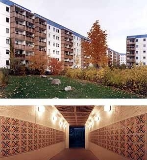 Bairro Amarelo (Gelbes Viertel) em Berlim-Hellersdorf. Brasil Arquitetura, SP (autores), com NGM Architekten 1997-98. Vista do pátio do Bloco 1, Transpasse com azulejos da Tribo Kadiwéu