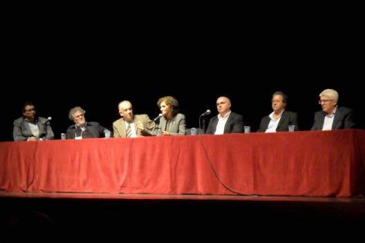 Sessão de Abertura, no TUCA.  Orlando Ribeiro (pres. Asbea-PR), Sérgio Pires (pres. IPPUC), Waldemiro Gremski (reitor PUC-PR), Cláudia Cabral (coord. Docomomo Brasil), Carlos Nigro (Decano da EAU-PUCPR), Jeferson Navolar (pres. CAU-PR), Salvador Gnoato (c<br />Foto Michelle Schneider 