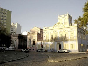 As mesmas casas em fotografia atual