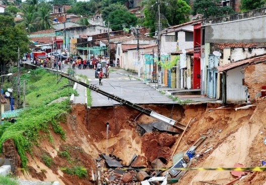 Deslizamento de terra em Natal, 2014<br />Foto Marco Polo  [Secretaria de Comunicação da Prefeitura de Natal]