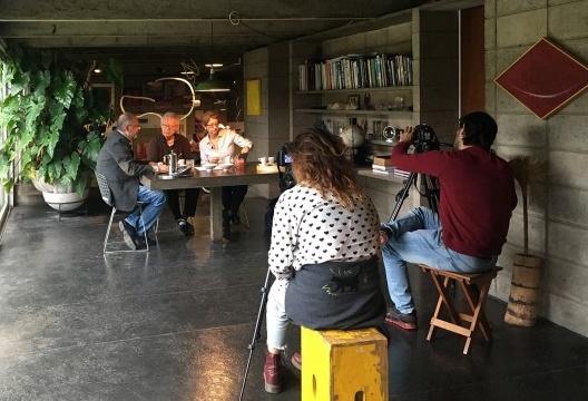 Abilio Guerra, Ruy Ohtake, Ruth Verde Zein, Helena Guerra e Caio Guerra, entrevista com o arquiteto na residência Tomie Ohtake<br />Foto Silvana Romano 