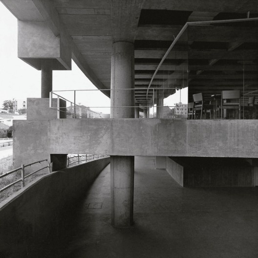 Balneário de Águas da Prata, detalhe do escoamento das águas pluviais, 1970-1974. Arquitetos João Walter Toscano, Odiléa Setti Toscano, Massayoshi Kamimura<br />Foto Cristiano Mascaro 