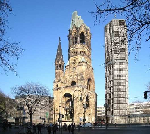 Fig. 1: Berlim, Gedächiniskirche<br />Foto do autor, 2009 