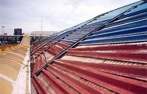 Figura 16 – Cobertura da Estação de Transbordo, antes da reforma [Luciano Valadares]