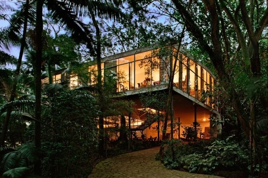 Residência Lina Bo Bardi (Casa de Vidro), Bairro Morumbi, São Paulo SP, 1949. Arquiteta Lina Bo Bardi. <br />Foto Nelson Kon 