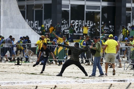 Manifestantes invadem Palácio da Justiça<br />Foto Marcelo Camargo  [Agência Brasil]