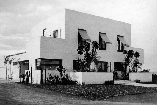 Casa da Rua Santa Cruz, São Paulo, 1927. Arquiteto Gregori Warchavchik<br />Foto Hugo Zanella  [Acervo FAU USP]