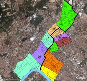 Fig. 7 – Inserção de imagem na área de intervenção e abairramento do Parque Linear da Prainha em Cuiabá; a Linha Vermelha Clara delimita o Córrego canalizado, porém descoberto, a Linha Vermelha Escura corresponde à porção canalizada e coberta pela Avenida [Montagem do Autor, 2007/Mapa do IPDU, 2003/Imagem de Satélite -Google Earth, 2007. /Org.: ]