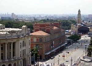 Região da Luz, com a estação de trem, Estação Pinacoteca e a Sala São Paulo<br />Foto Merten Nefs, fev. 2005 