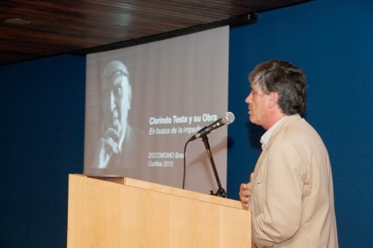 Fernando Diez, apresentou o trabalho Clorindo Testa y su Obra, no Auditório Maria Montessori<br />Foto Michelle Schneider 