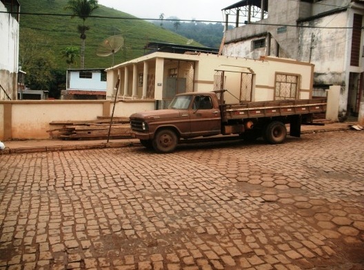 Casa de antiga moradora de Barra Longa, que precisou ser demolida por problemas causados em sua estrutura<br />Foto Camilla Magalhães Carneiro 