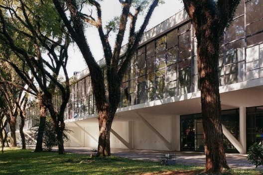 Palácio das Nações, atual Museu Afro, Parque do Ibirapuera, São Paulo. Arquitetos Oscar Niemeyer, Zenon Lotufo, Hélio Uchôa Cavalcanti, Eduardo Kneese de Mello, Gauss Estelita e Carlos Lemos, 1951-1954<br />Foto Nelson Kon 