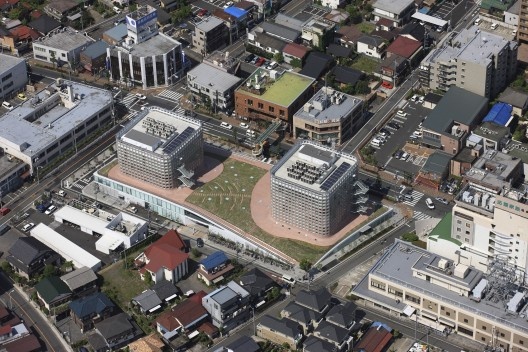 Sede da Prefeitura, Fussa, Tóquio, Japão, 2008. Arquiteto Riken Yamamoto<br />Foto cortesia Riken Yamamoto & Field Shop  [Pritzker Prize]