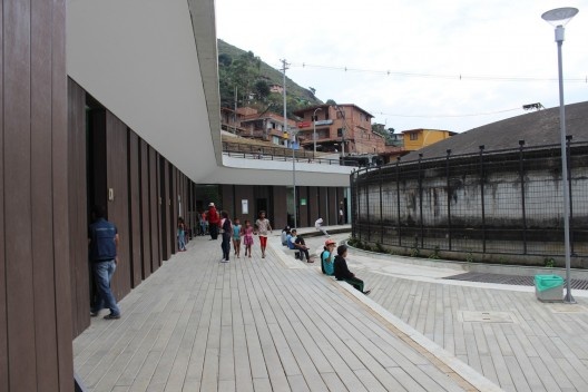 Unidade de Vida Articulada (UVA) Versalles, EDU – Empresa de Desarollo Urbano<br />Foto Roberto Ghione 