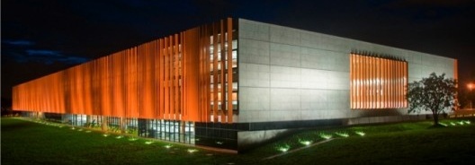 Sede da Fundação Habitacional do Exército, Brasília, uma das sete obras construídas resultantes de concursos realizados entre 2005 e 2010 [website concursos de projeto]