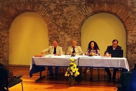 Mestres e arcos: Marcelo Ferraz, Cyro Lyra, Katia Bógea e Andrey Schlee sob os arcos do Paço Imperial<br />Foto divulgação 