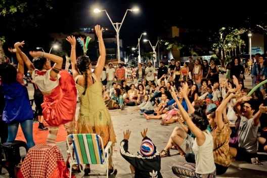 Apresentação do Coletivo Fora da Casinha no Largo da Mariquita<br />Foto Adeloyá Ojú Bará 
