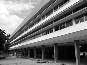 Edificio do IEP, localizado no entorno do Parque 13 de Maio em Recife [foto da autora]