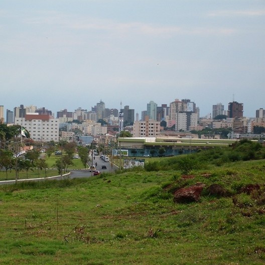 Panorâmica do centro de Uberlândia MG<br />Foto Camillo Vitalino  [Wikimedia Commons]