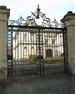 Residência remanescente, em 2007, representativa do “primeiro bairro elegante e residencial de São Paulo”:  Campos Elíseos (1880 aproximadamente). Informações extraídas do documentário “Campos Elíseos” (1973)<br />Foto Alexandre Emilio Lipai e Ana Elena Salvi 