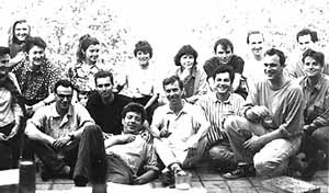 Otavio Leonídio, arquiteto brasileiro (de camiseta preta), na equipe do escritório de Christian de Portzamparc, Paris, 1992