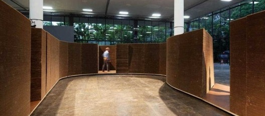 “O outro, o mesmo”, terreiro da 29ª Bienal de Arte de São Paulo, 2011. Arquiteto Carlos Teixeira