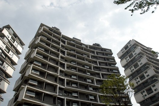Edifício vertical de apartamentos, Hangzhou, China, 2002-2007. Arquiteto Wang Shu<br />Foto Lu Wenyu  [Pritzker Prize]