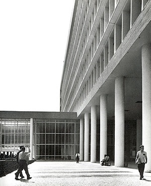Faculdade de Arquitetura e Urbanismo da UFRJ, arquiteto Jorge Machado Moreira [Jorge Machado Moreira. CAU-RJ, Rio de Janeiro, 1999]