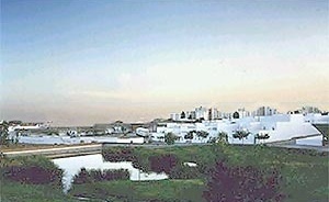 Fig.2 – Green area and pond at the access<br />Foto JAZ, 1997 