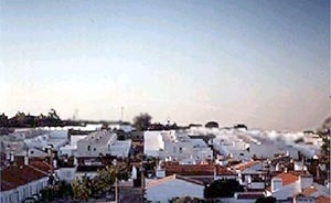Fig.4 – Blocks of recent construction integrated into a borough<br />Foto JAZ, 1997 