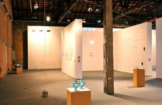 Exposição Território de Contato, Marcos Acayaba e Nicolás Robbio (módulo 2), curadoria Marta Bogéa e Abilio Guerra, Sesc Pompéia, 2013<br />Foto Juan Guerra 
