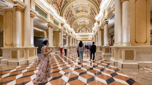 01. Hotel Venetian, afrescos de inspiração renascentista destinados a imitar a Capela Sistina, Las Vegas, Estados Unidos<br />Foto Iwan Baan/divulgação  [Exposição “From Las Vegas to Rome: Photographs by Iwan Baan”]
