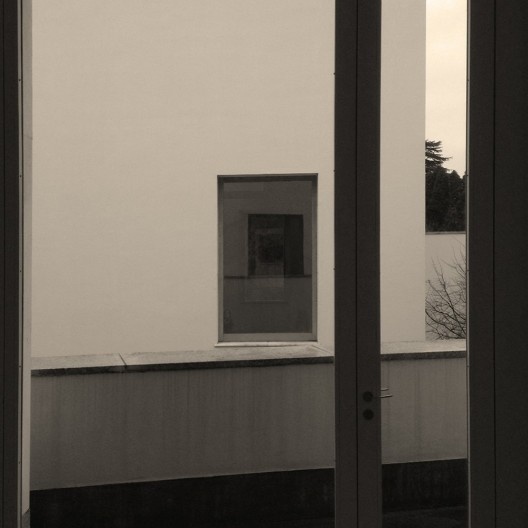 Eixo visual formado pelas aberturas das alas direita e esquerda, Museu de Serralves, Porto<br />Foto Ney Zillmer Neto 