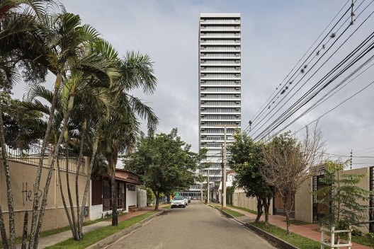 Torre Ambassador, uma visita à tradição moderna