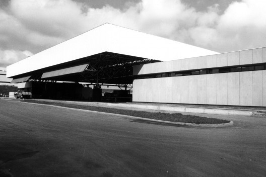 Central de Matérias Primas, III Polo Petroquímico, Companhia Petroquímica do Sul- Copesul, Equipe de Arquitetos Ltda., Carlos M. Fayet, Claudio Araújo e Luiz I. Boeira, 1977-1983, Triunfo RS<br />Foto divulgação  [Acervo FAM]