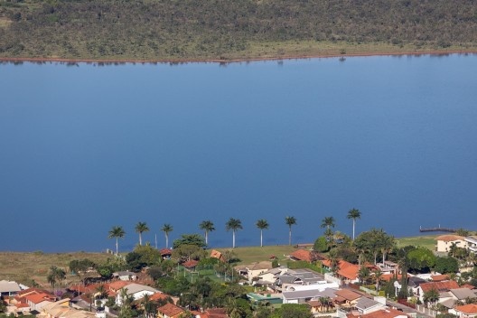 Ocupação irregular da Orla do Lago Paranoá, Brasília DF<br />Foto Joana França 